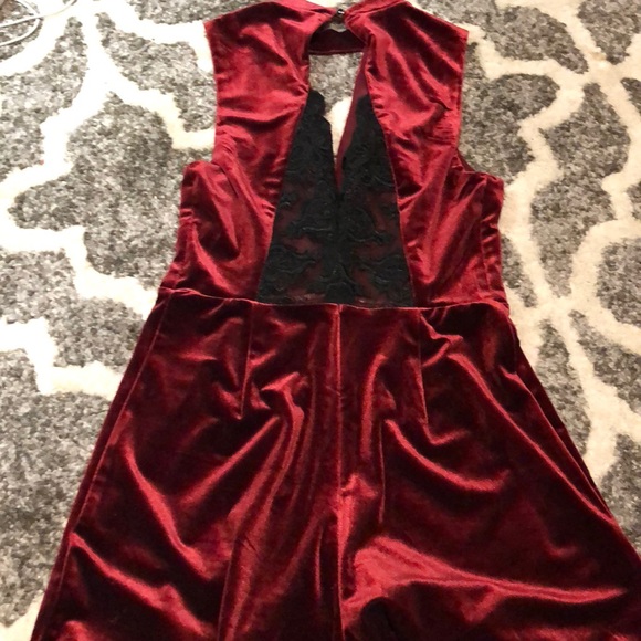 Red velvet romper - Picture 3 of 4